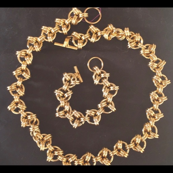 Stunning Necklace and Bracelet Set - Picture 1 of 4